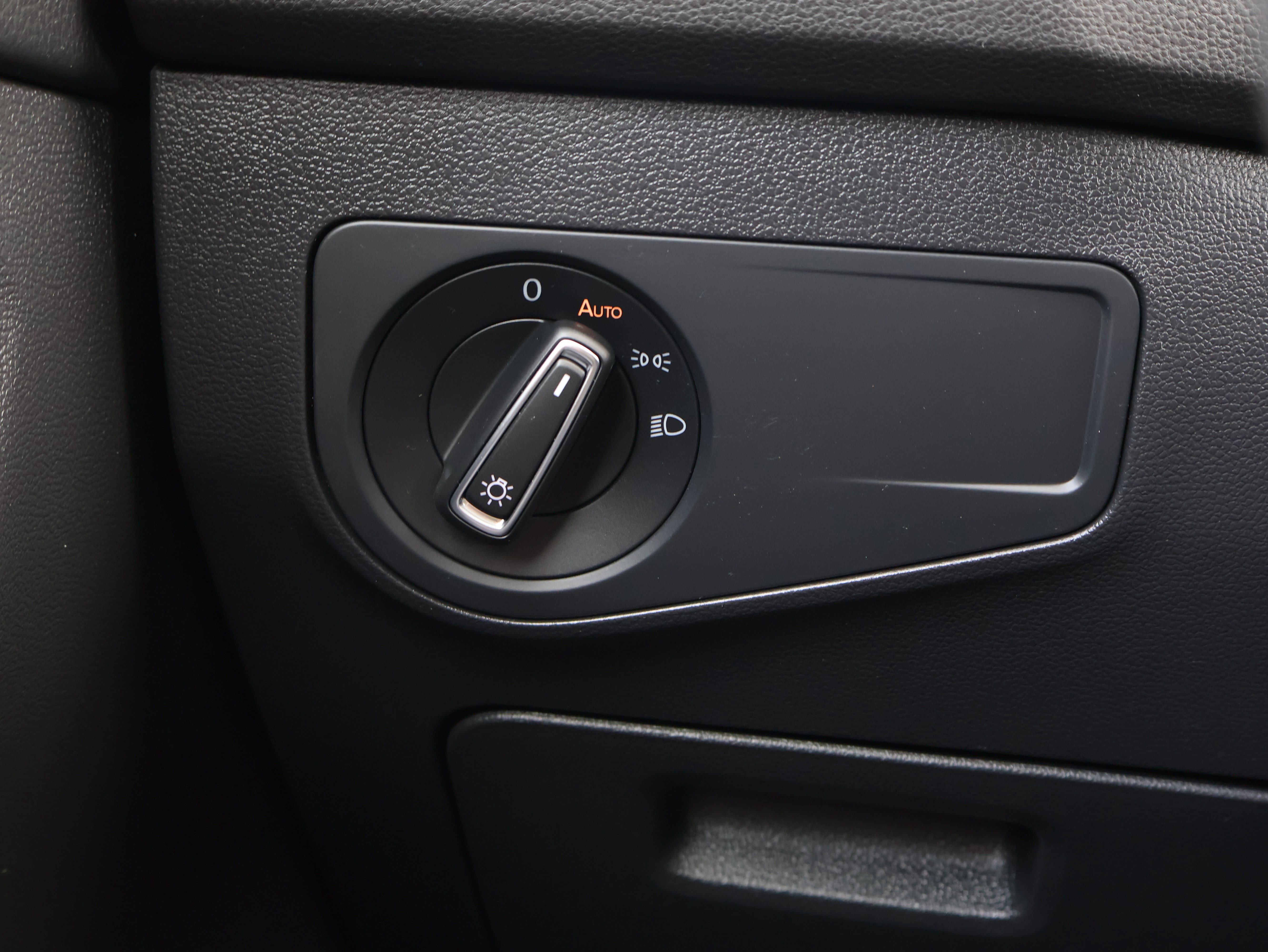 Used 2023 Volkswagen Tiguan SE image 36