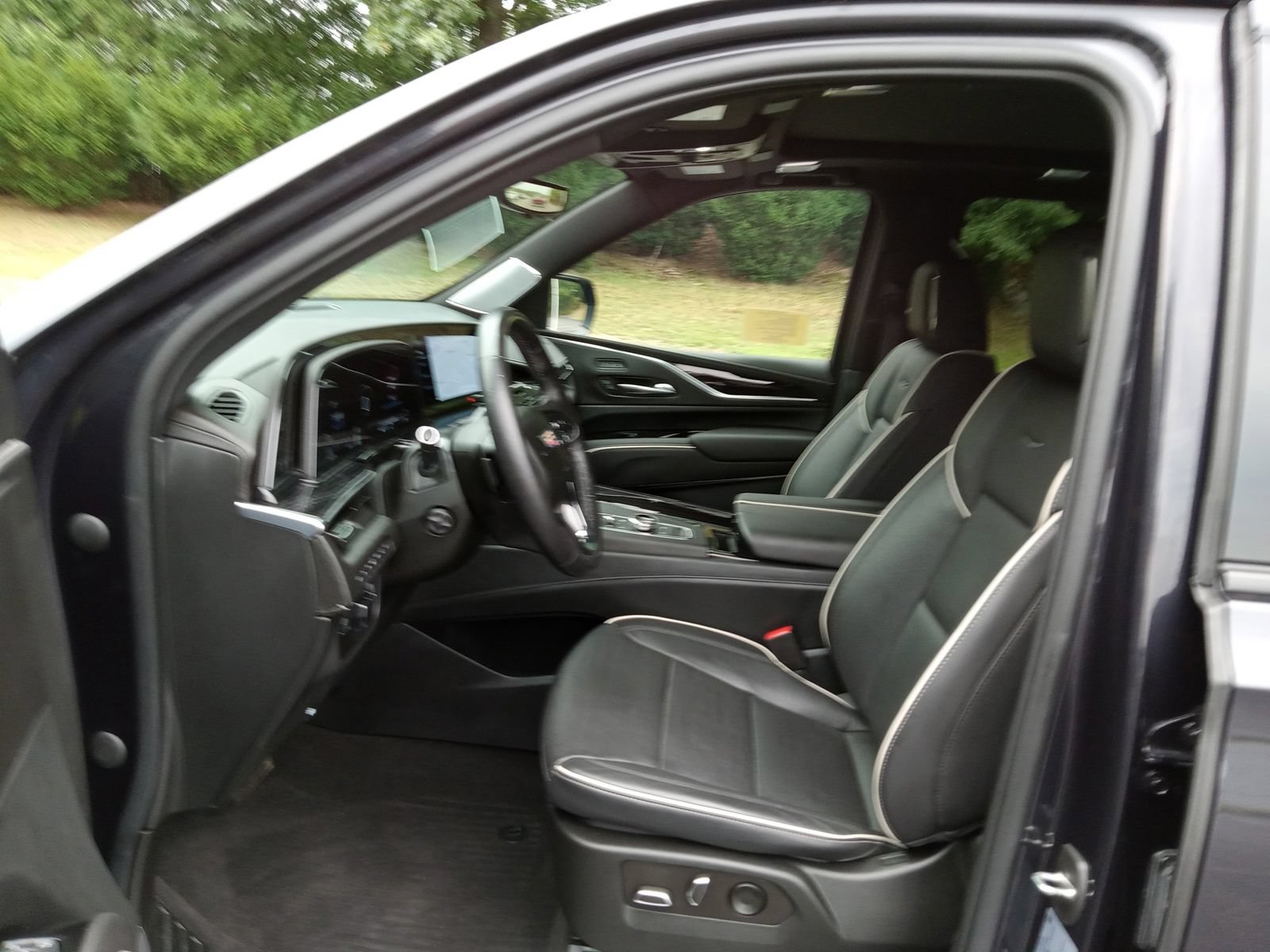 Used 2022 Cadillac Escalade Sport w/ Touring Package AWD/4WD image 11