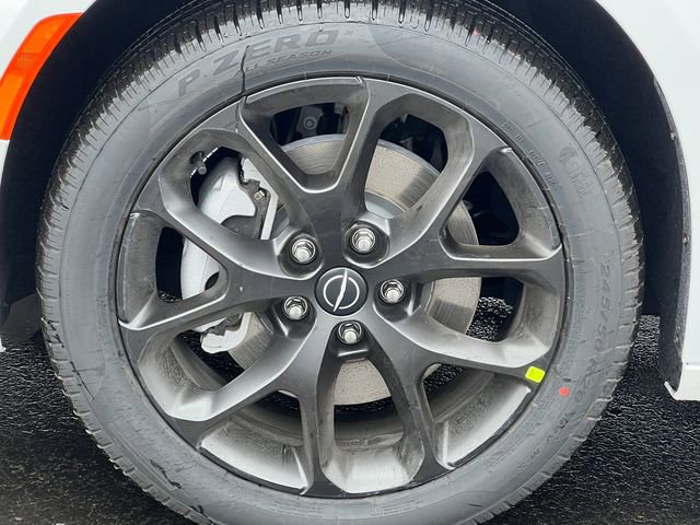 New 2026 Chrysler Pacifica Limited w/ Uconnect Theater Family Group image 8