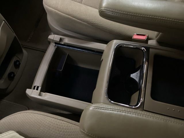 Used 2014 Chrysler Town & Country Touring FWD image 56