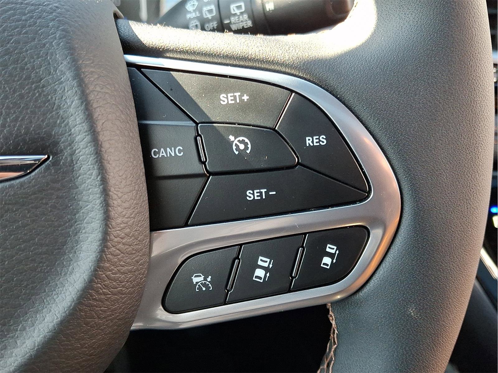 Used 2026 Chrysler Pacifica Pinnacle w/ Trailer Tow Group FWD image 47