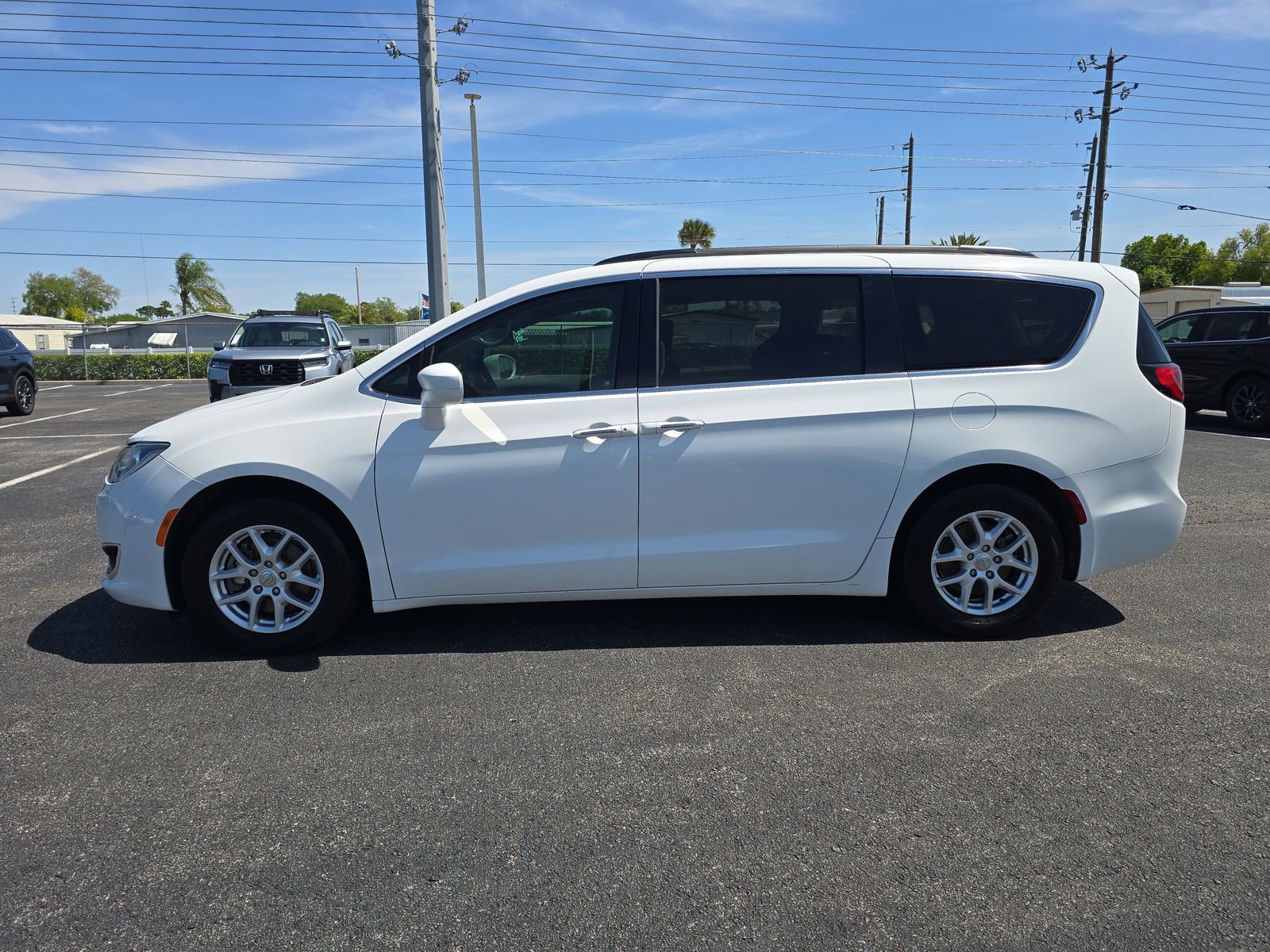 Used 2020 Chrysler Pacifica Touring image 5