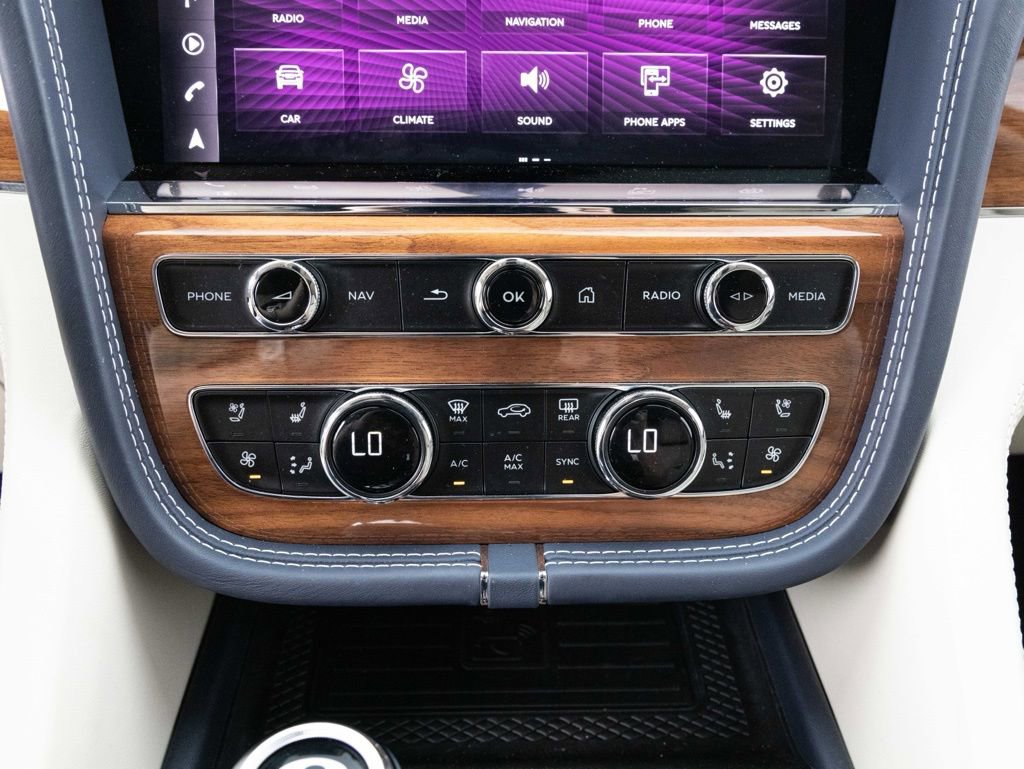 Used 2024 Bentley Bentayga image 46