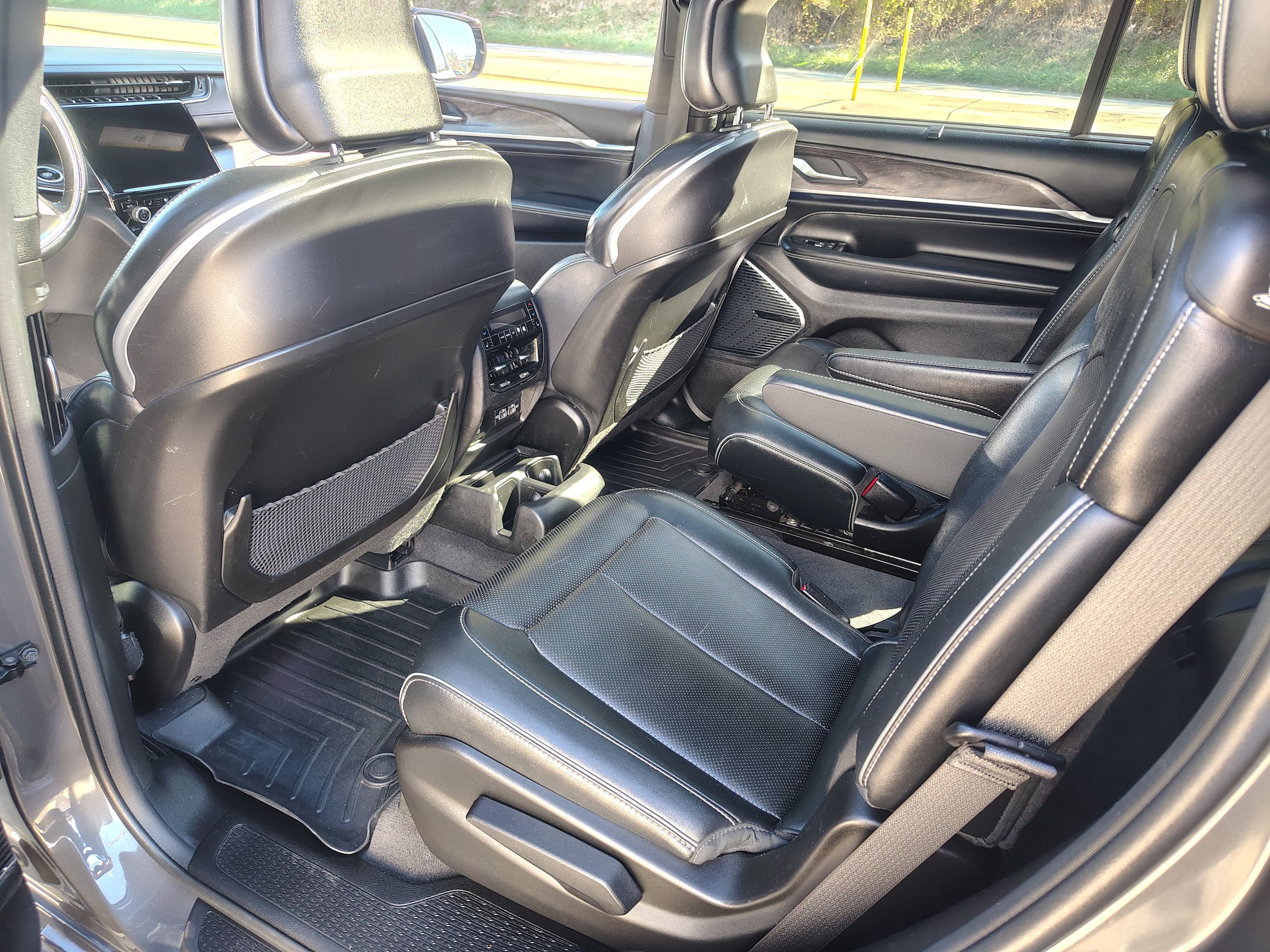 Certified 2022 Jeep Grand Cherokee L Overland w/ Luxury Tech Group IV AWD/4WD image 28