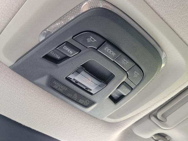 Used 2022 Toyota Corolla Cross LE w/ Moonroof Package FWD image 28