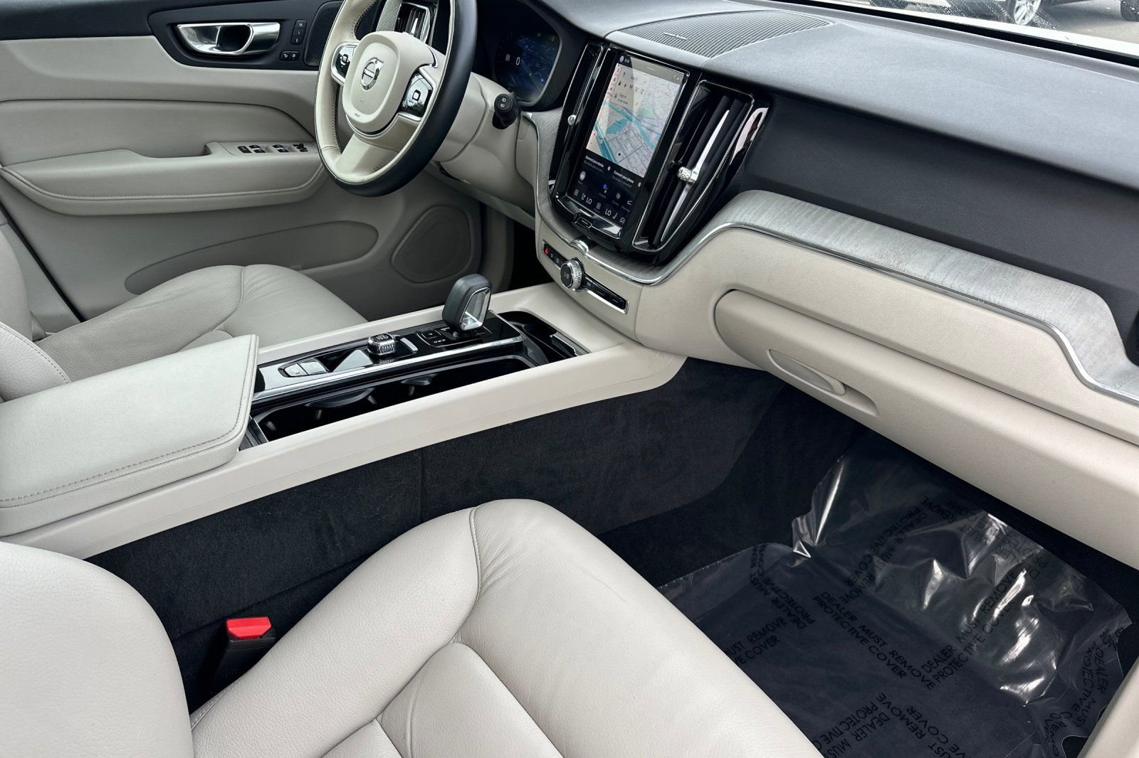 Used 2023 Volvo XC60 T8 Plus image 18