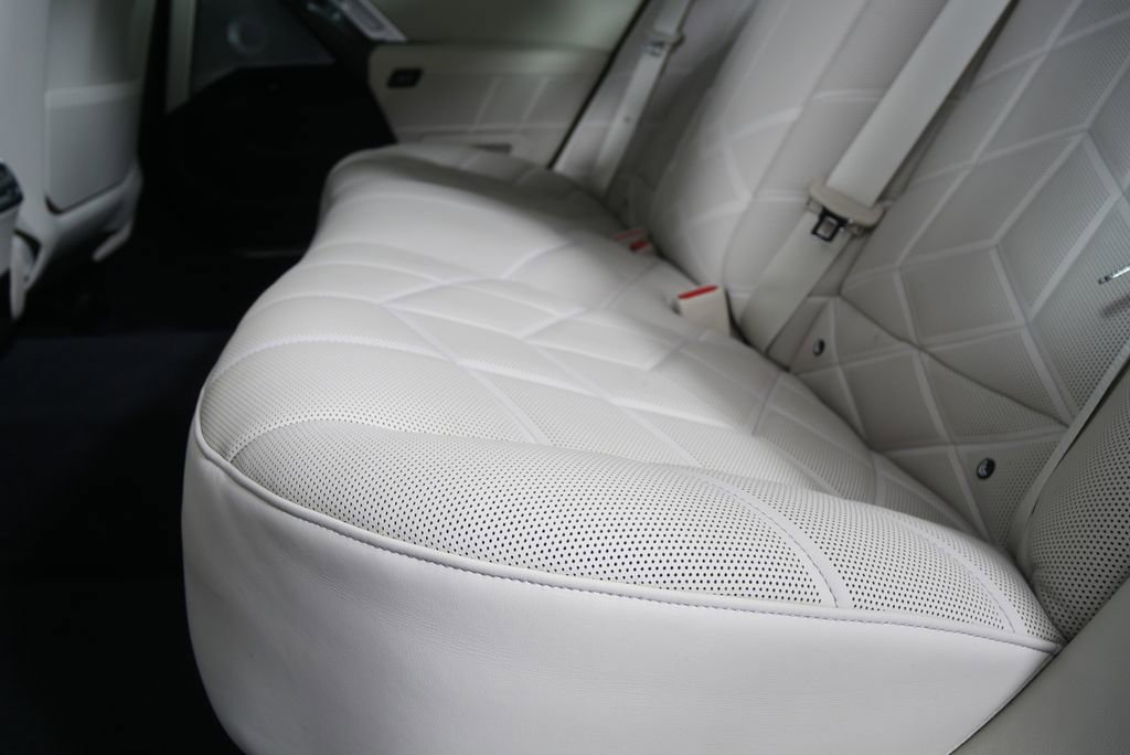 Certified 2023 BMW 760i xDrive w/ Executive Package image 15