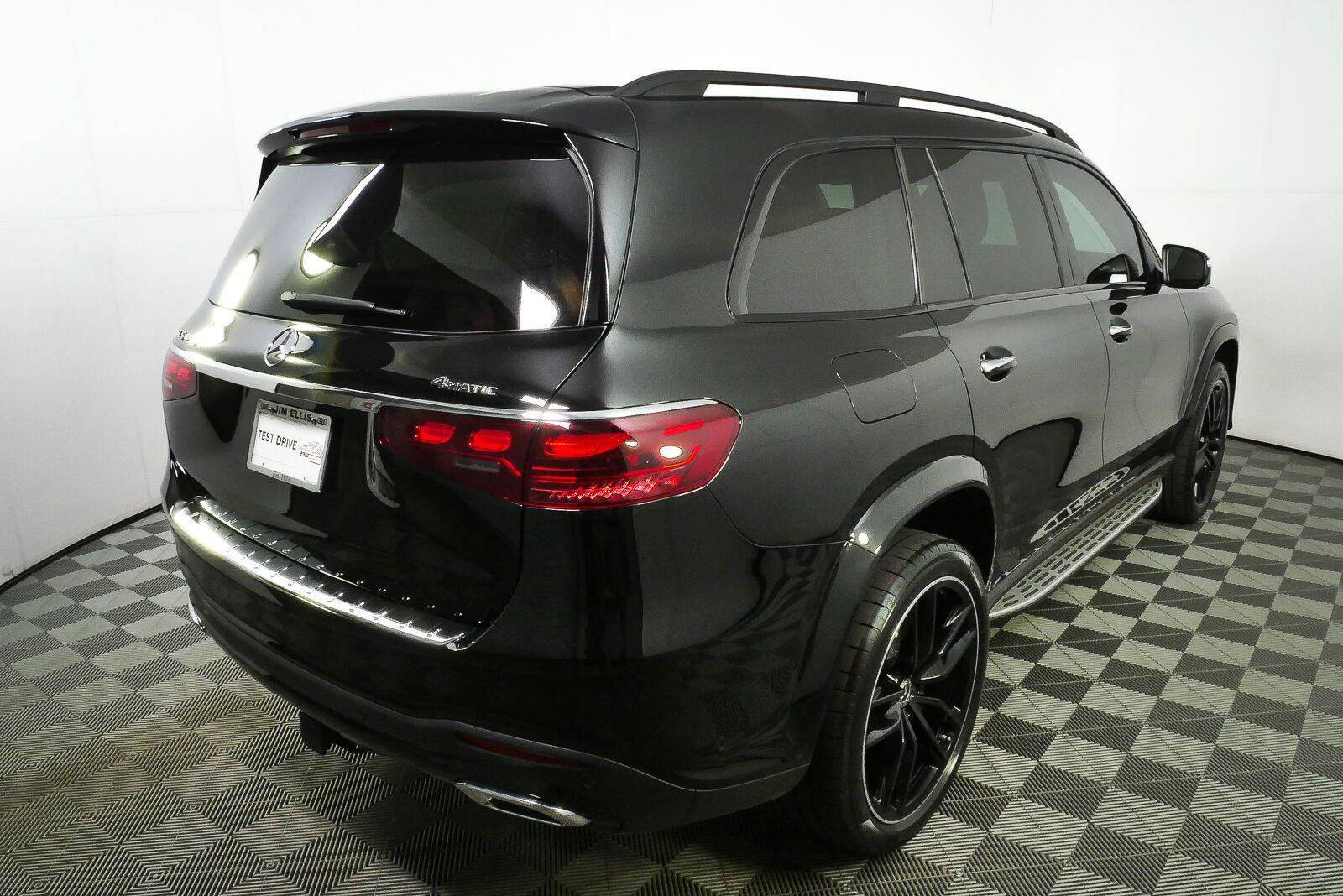 Used 2025 Mercedes-Benz GLS 450 4MATIC image 3