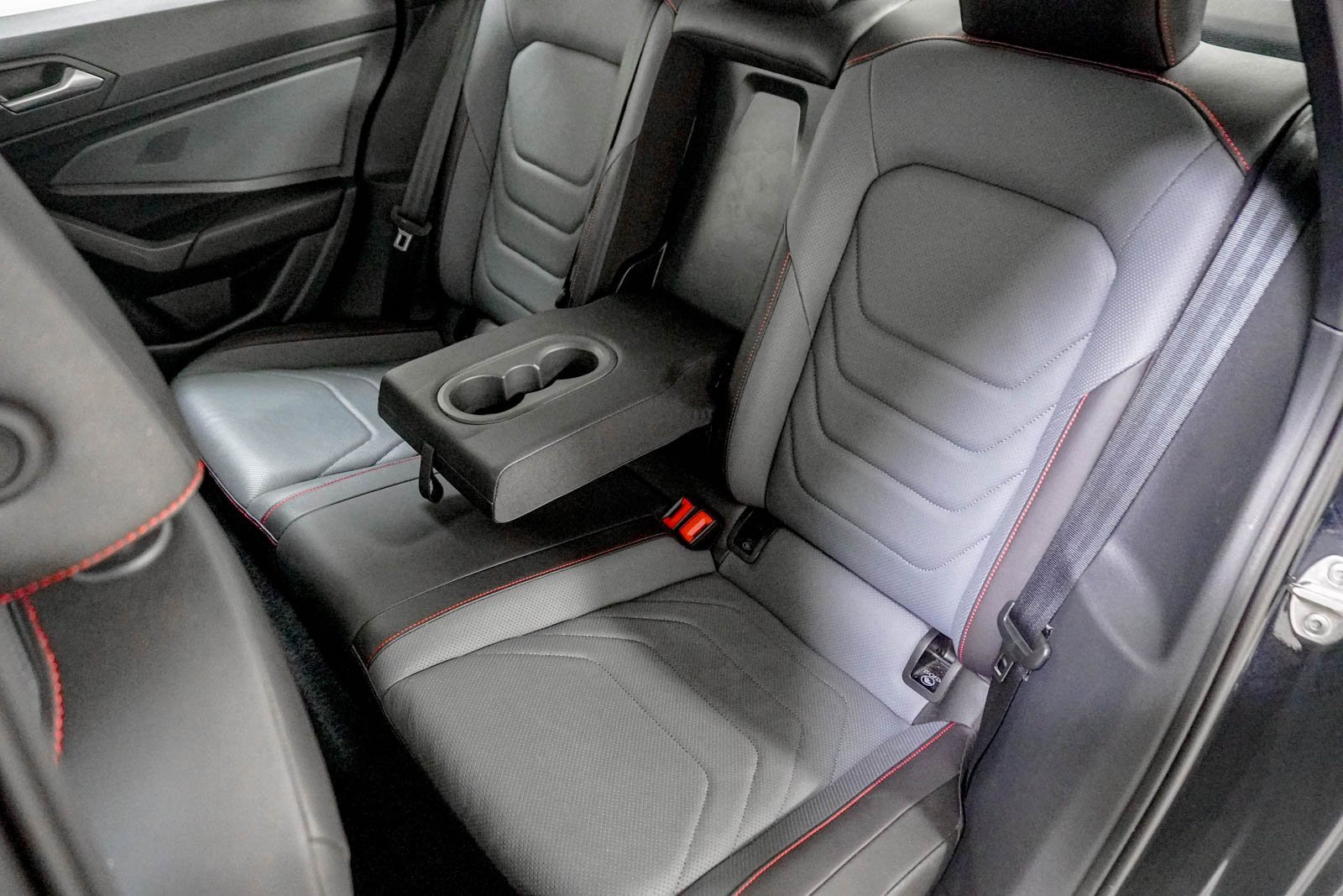 Used 2025 Volkswagen Jetta GLI Autobahn image 34