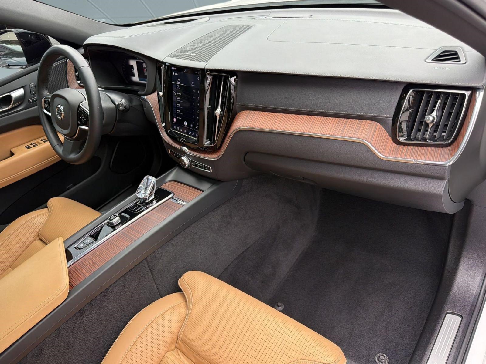 Certified 2024 Volvo XC60 B5 Ultimate w/ Protection Package Premier AWD/4WD image 31