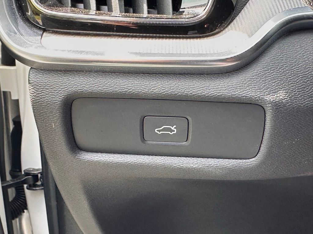 Used 2024 Volvo S60 B5 Plus image 36