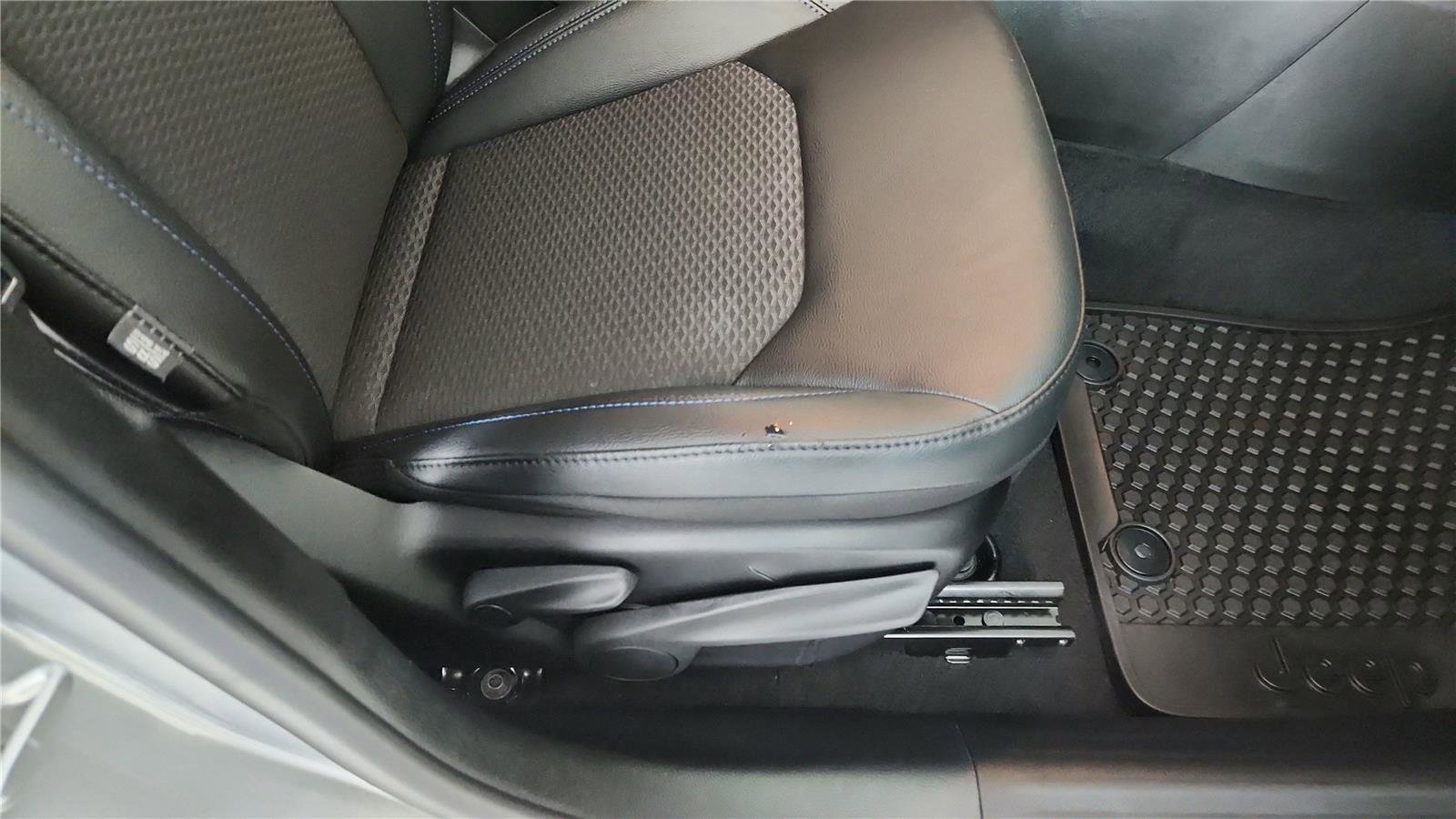 Used 2025 Jeep Compass Latitude w/ Convenience Group image 26