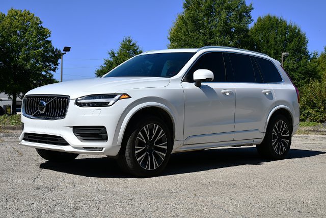 Used 2022 Volvo XC90 T6 Momentum w/ Climate Package AWD/4WD image 3