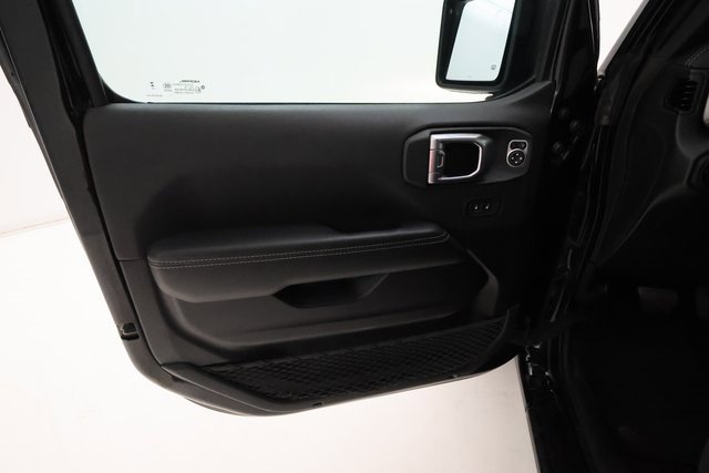 Used 2023 Jeep Wrangler Sahara image 7