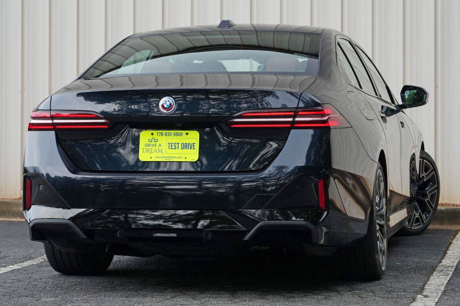 Used 2025 BMW i5 xDrive40 w/ M Sport Package AWD/4WD image 4