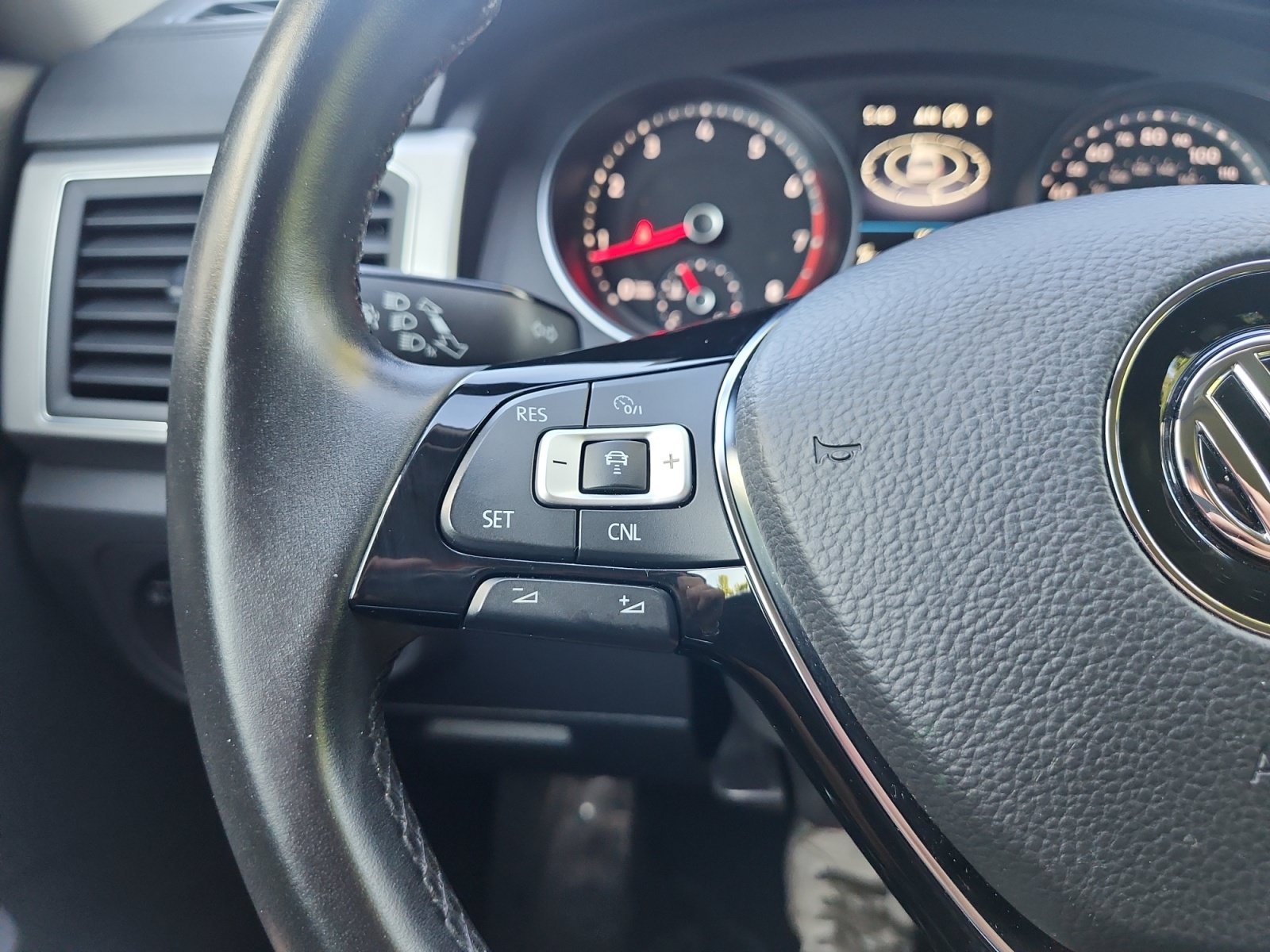 Used 2018 Volkswagen Atlas SE FWD image 24