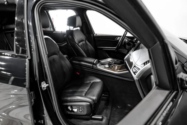 Used 2020 BMW X5 M50i AWD/4WD image 32