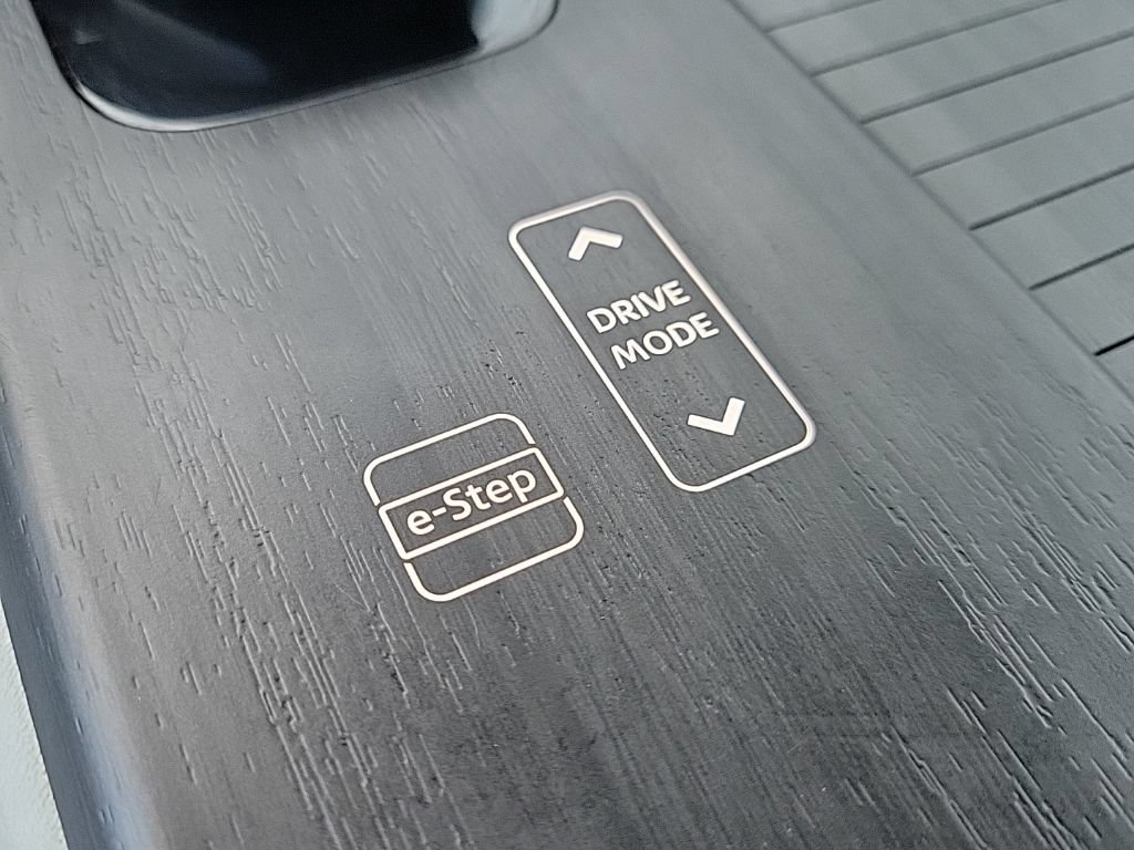 Used 2024 Nissan Ariya AWD image 27