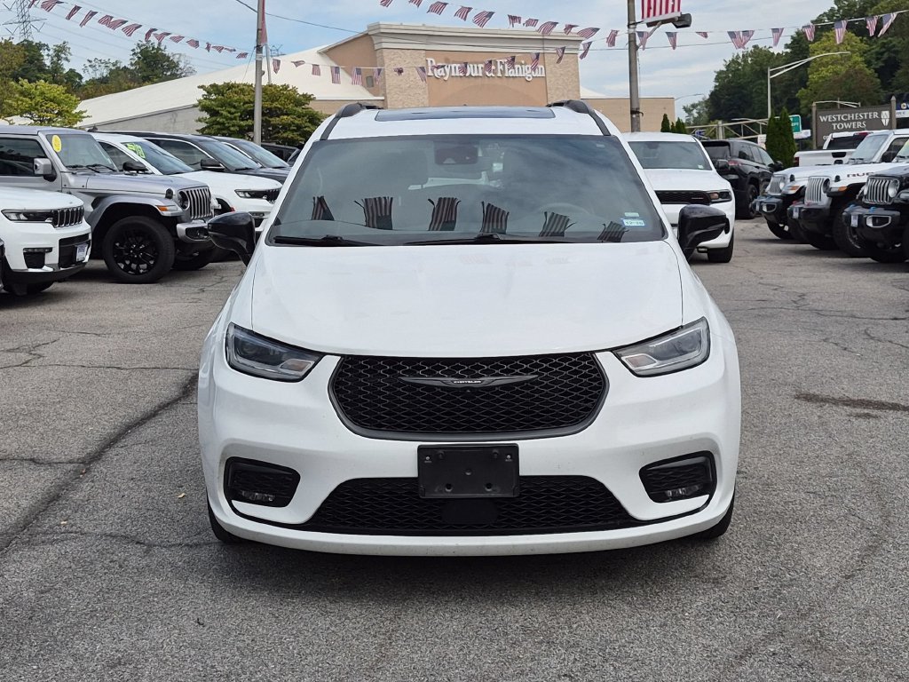 Used 2025 Chrysler Pacifica Limited FWD image 2
