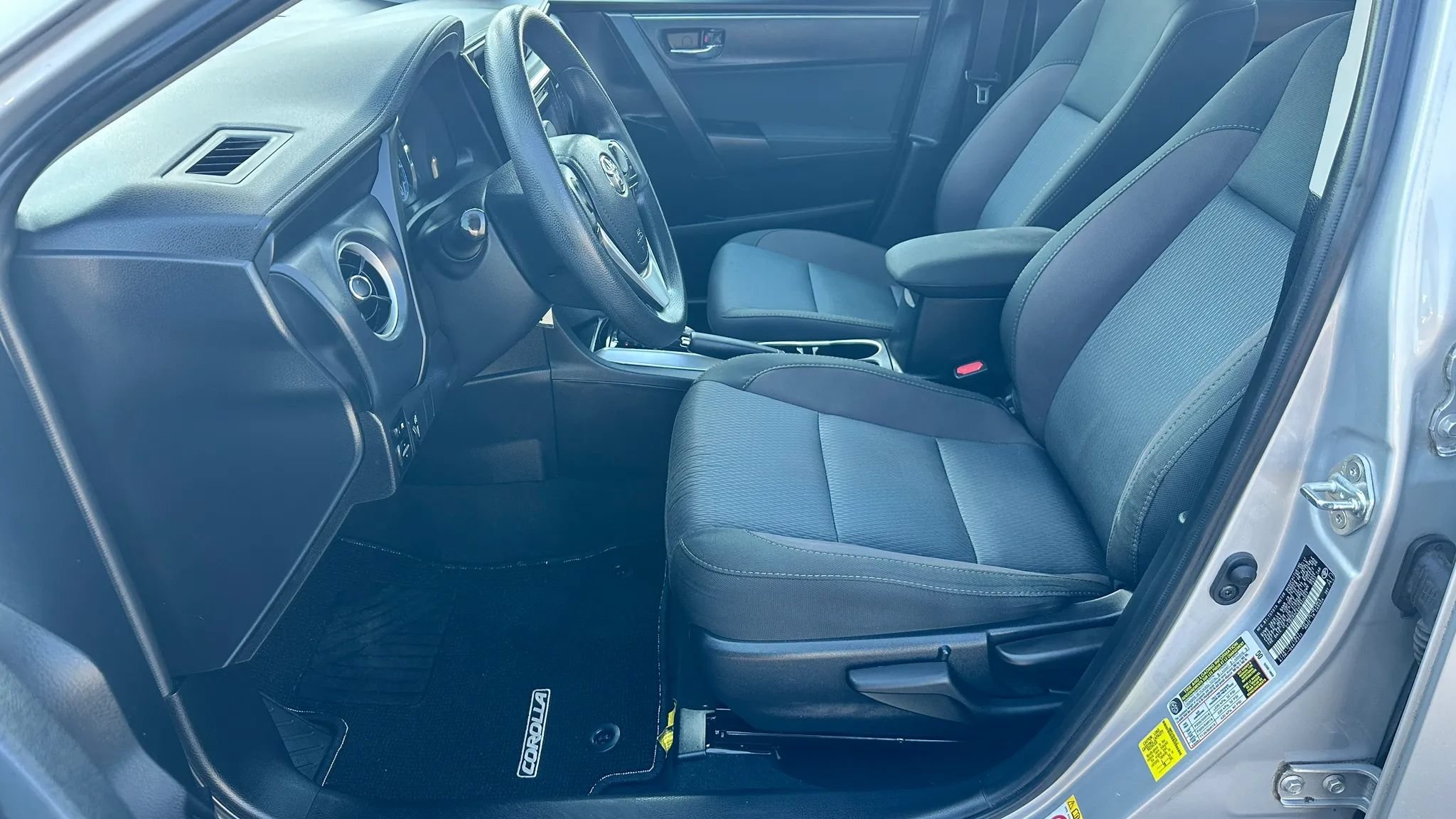 Used 2017 Toyota Corolla LE w/ Carpet Mat Package (TMS) FWD image 10