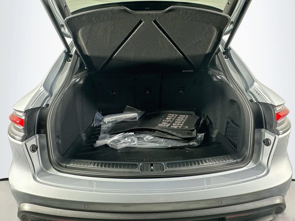 New 2026 Porsche Macan AWD/4WD image 28