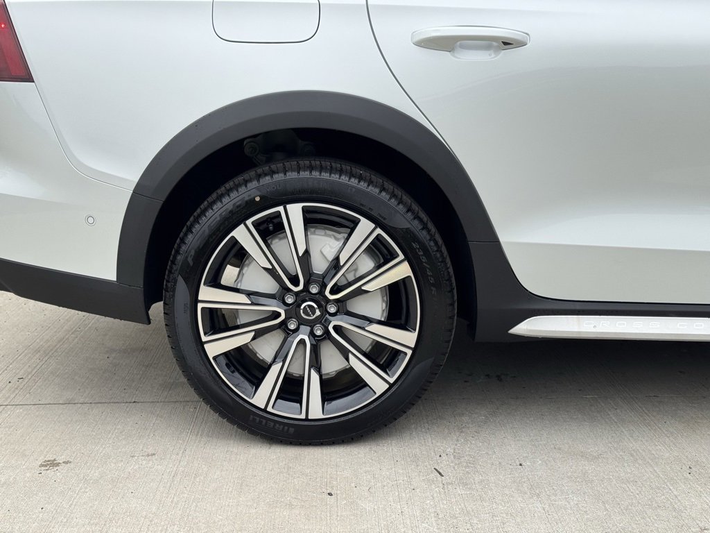 New 2026 Volvo V60 B5 Cross Country Ultra w/ Climate Package image 7