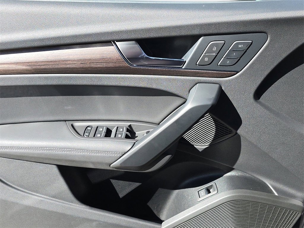 Certified 2025 Audi Q5 2.0T Premium Plus image 18