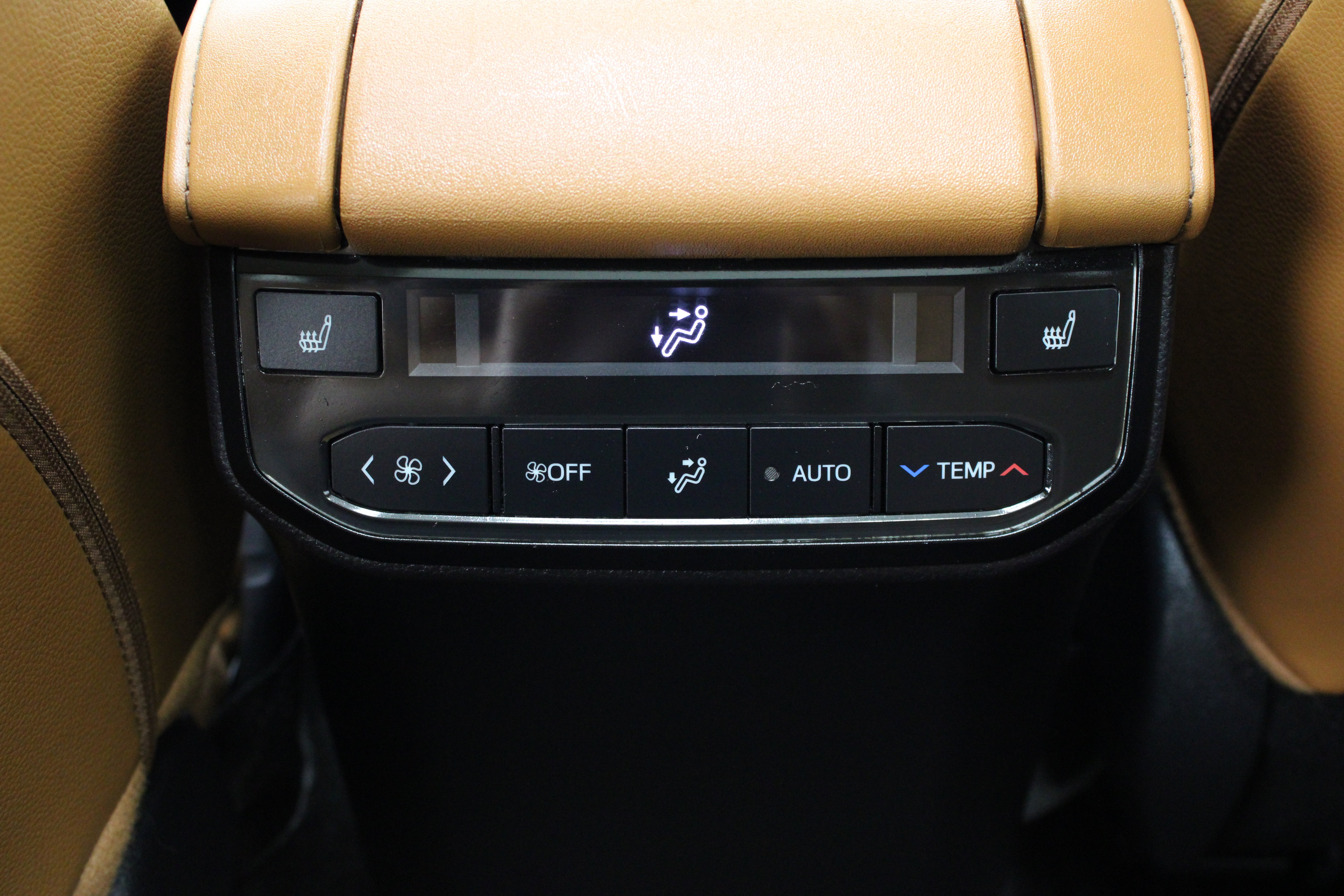 Used 2024 Toyota Highlander Platinum FWD image 32