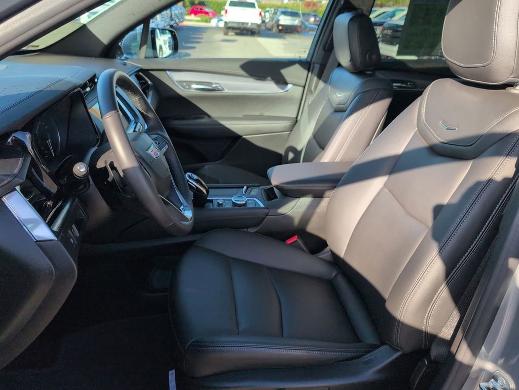 Used 2025 Cadillac XT6 Luxury image 21