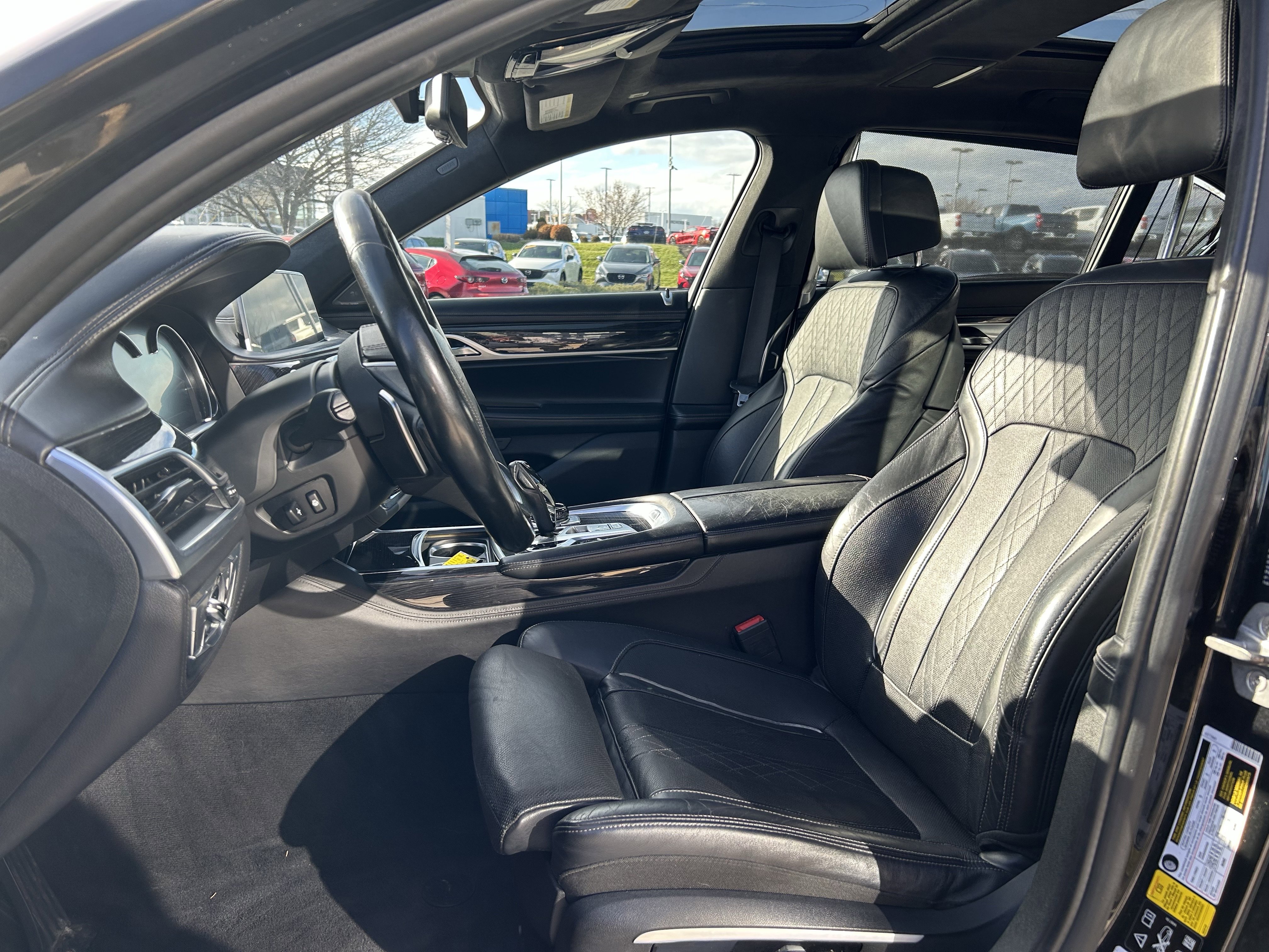 Used 2016 BMW 750i xDrive image 24