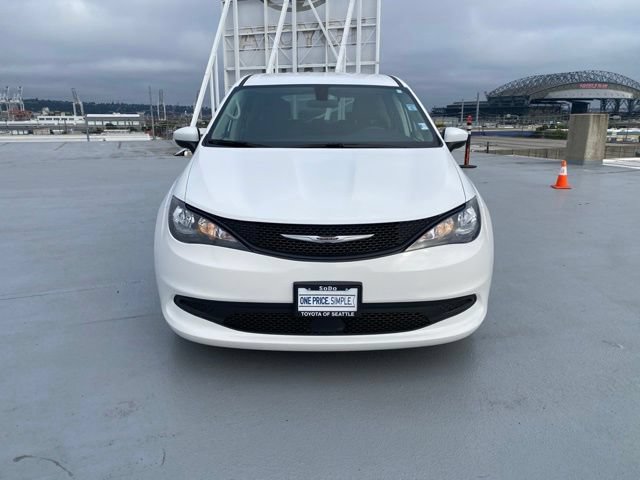 Used 2022 Chrysler Voyager LX FWD image 3