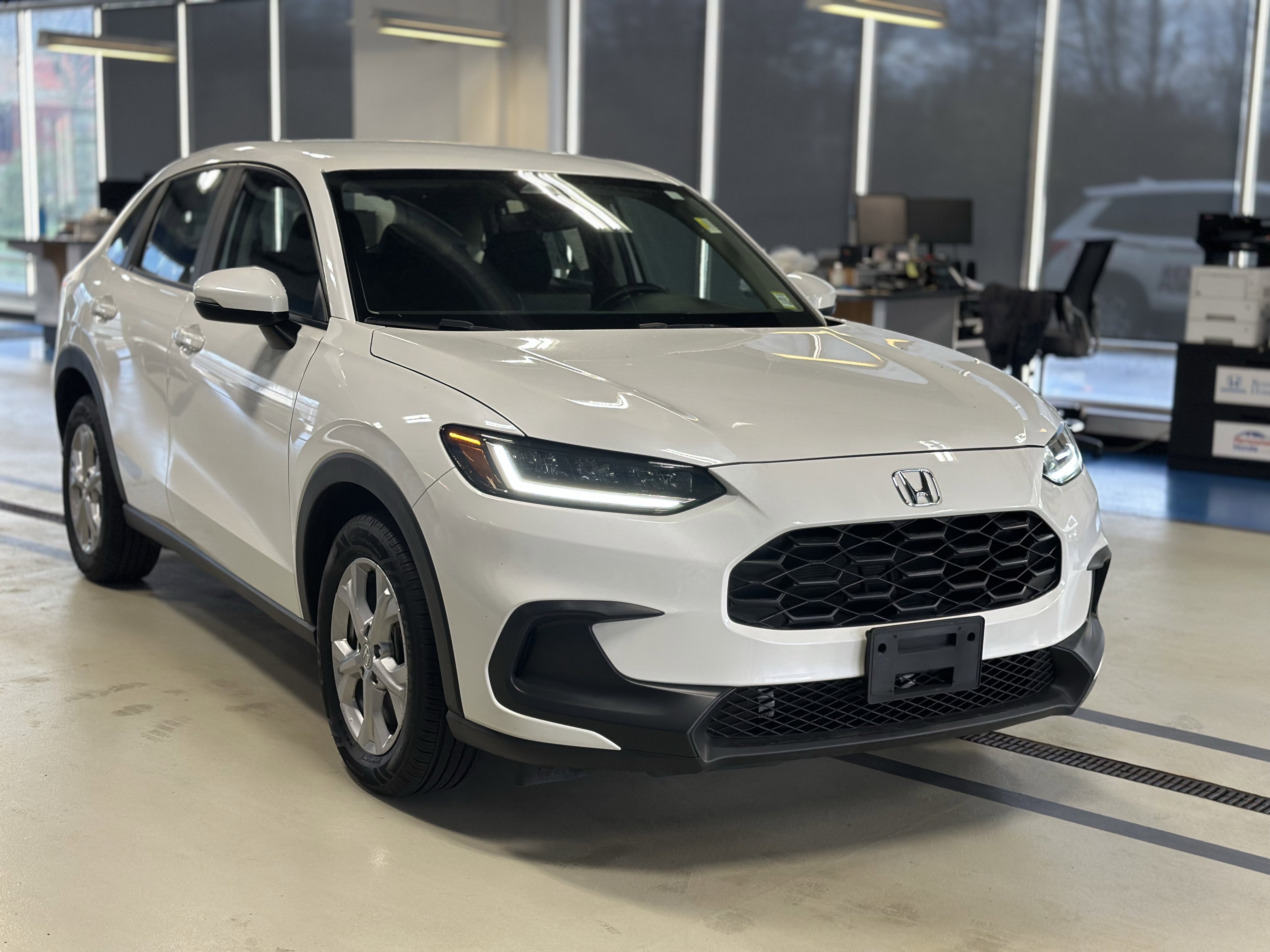 Used 2023 Honda HR-V LX image 3