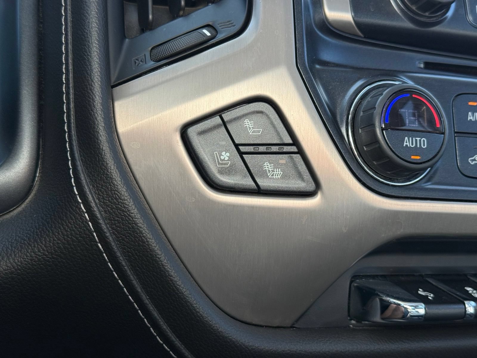 Used 2019 GMC Sierra 3500 Denali AWD/4WD image 19