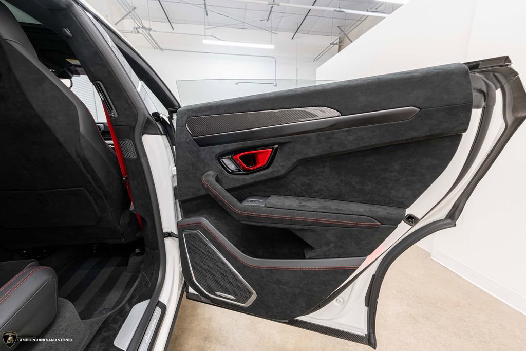 Used 2023 Lamborghini Urus Performante image 32