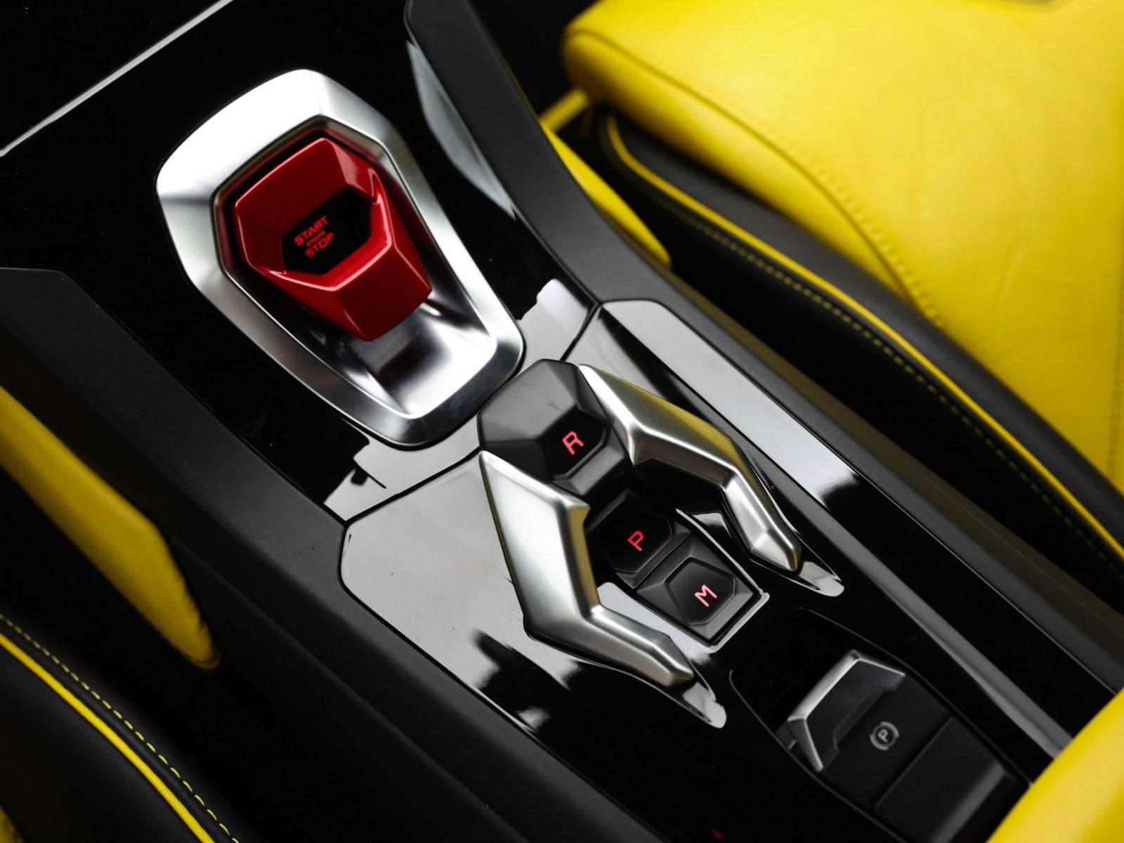 Used 2020 Lamborghini Huracan EVO RWD image 46
