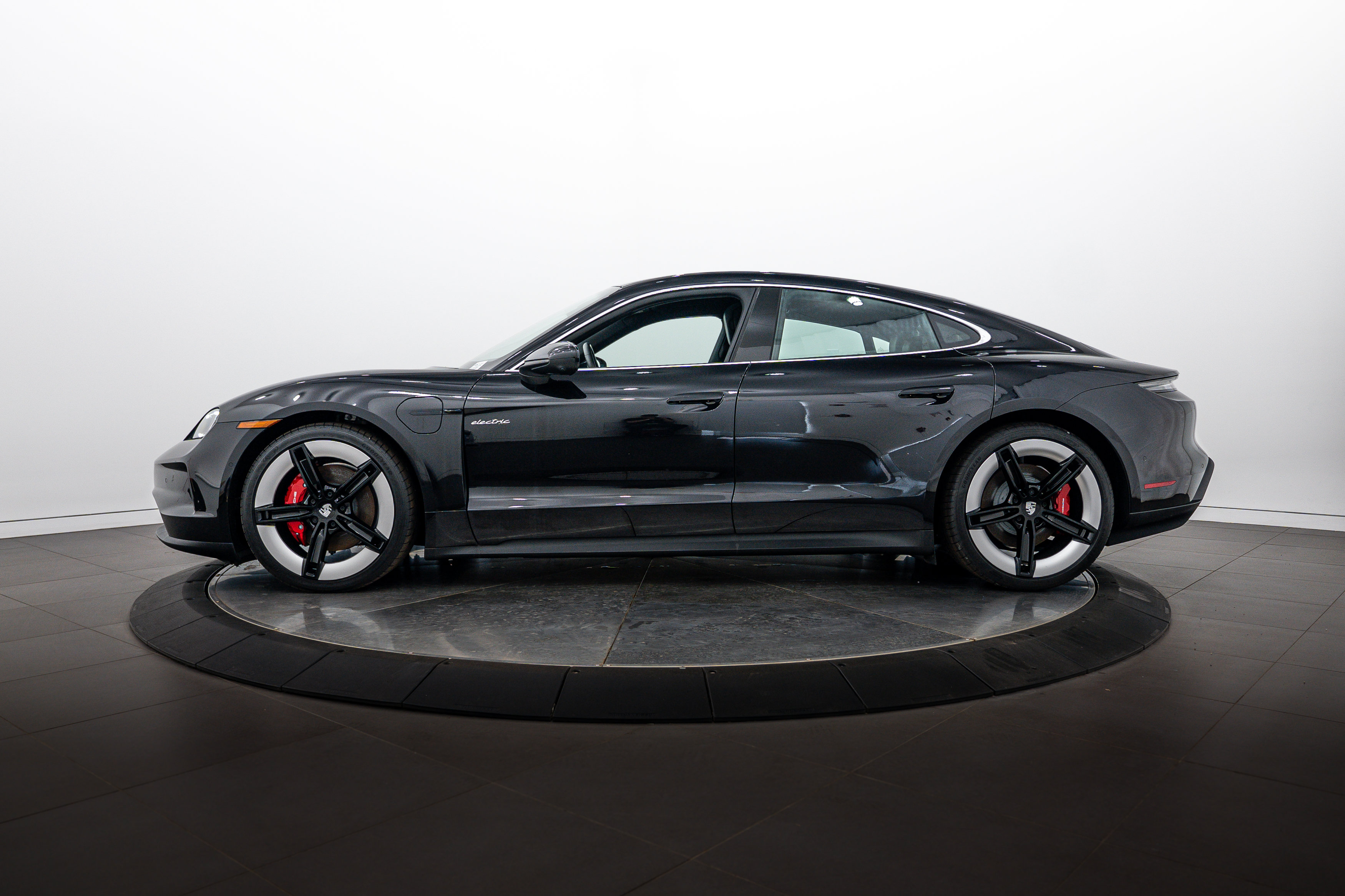 Certified 2025 Porsche Taycan 4S AWD/4WD image 2