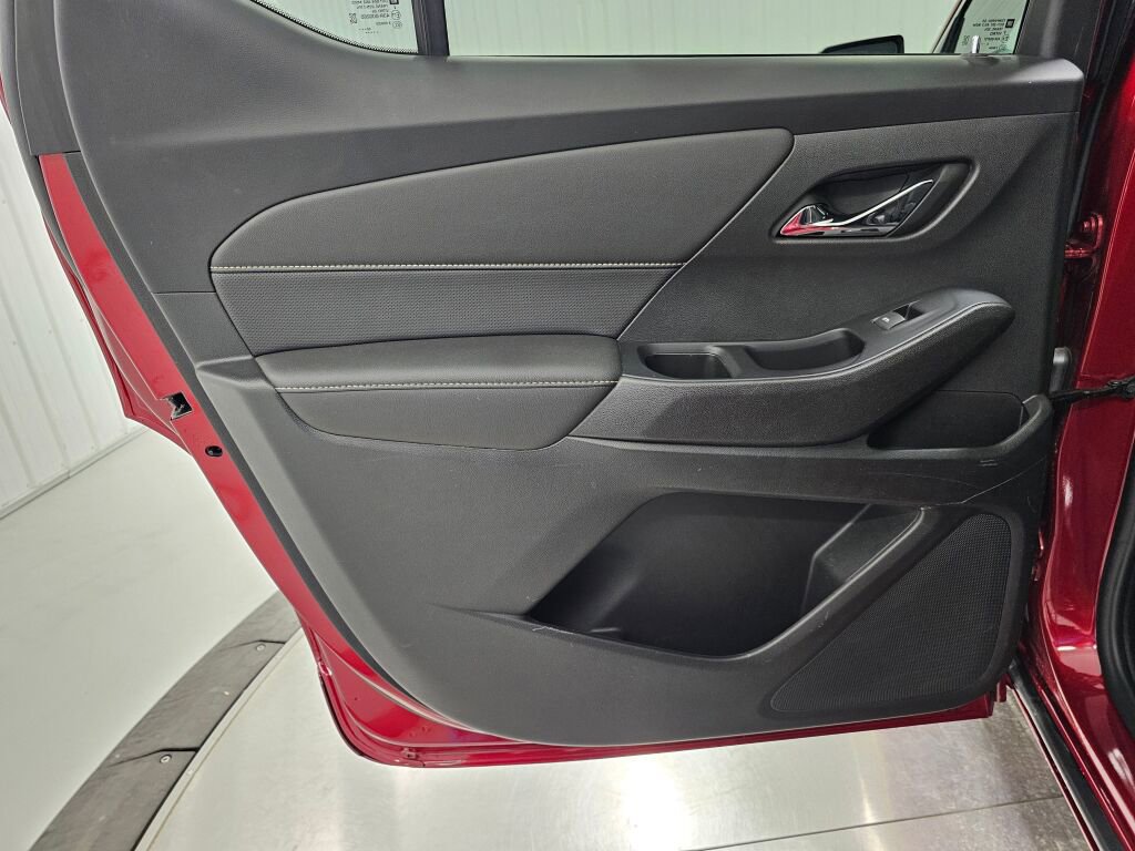 Used 2023 Chevrolet Traverse Premier image 39