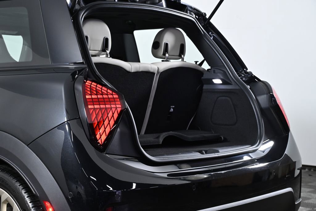 Certified 2025 MINI Cooper 2-Door Hardtop image 30