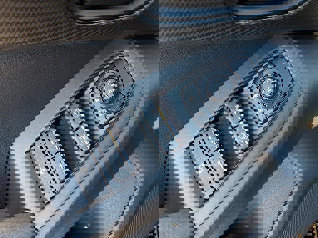 Certified 2025 Subaru Crosstrek 2.0i Premium image 24