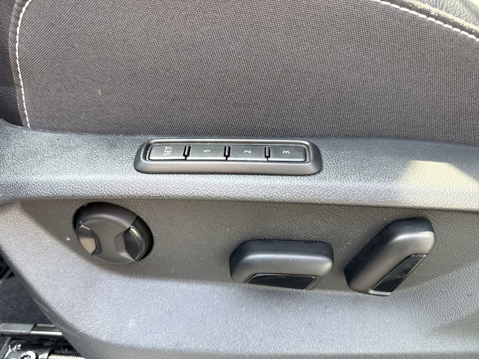 Used 2025 Volkswagen Atlas Cross Sport SEL R-Line image 14