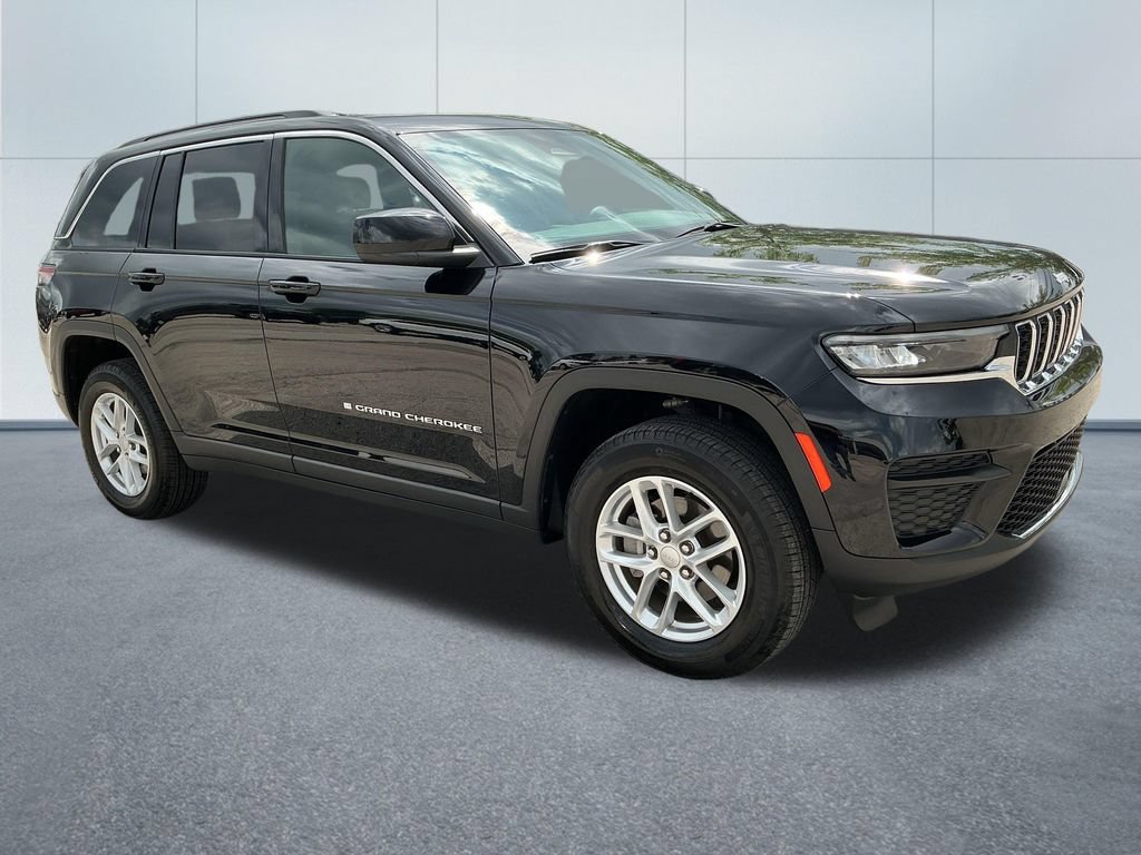 Certified 2025 Jeep Grand Cherokee Laredo X w/ Luxury Tech Group I AWD/4WD image 9