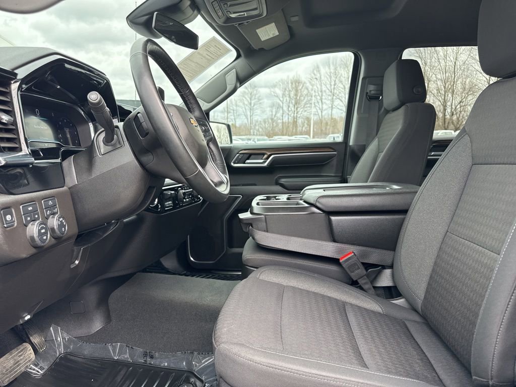 Used 2025 Chevrolet Silverado 1500 LT image 9