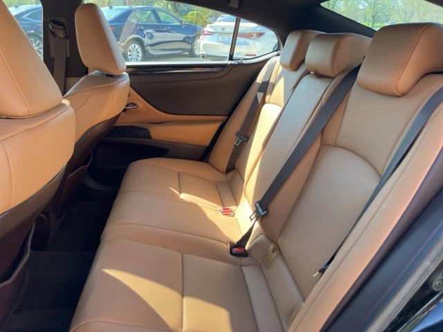 Used 2021 Lexus ES 300h w/ Premium Package image 32