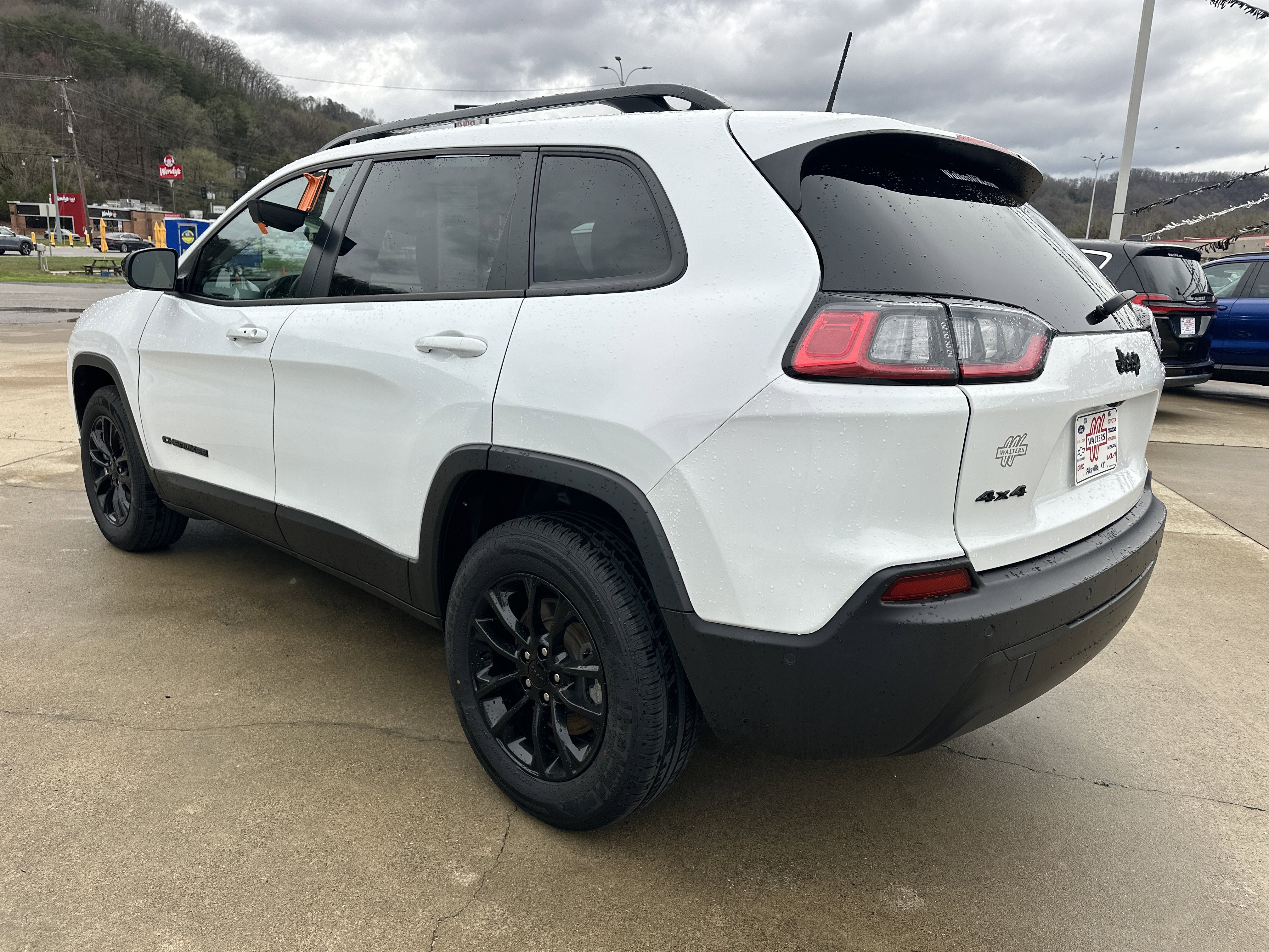 Used 2023 Jeep Cherokee Altitude Lux image 5