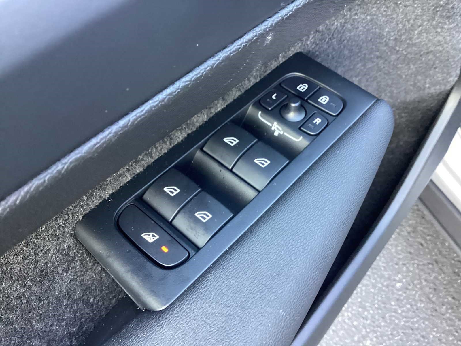 Used 2026 Volvo XC40 B5 Plus w/ Protection Package Premier image 51