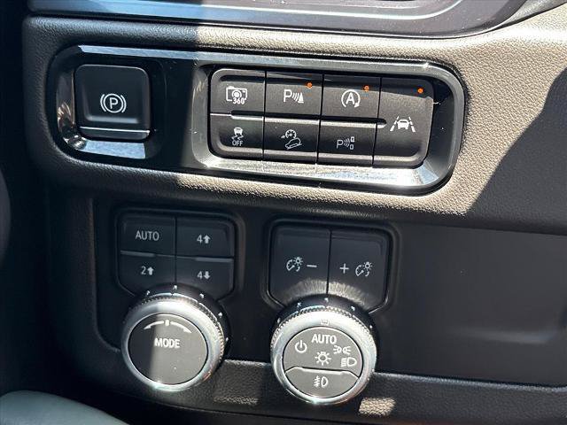 Certified 2025 GMC Yukon XL AT4 AWD/4WD image 17