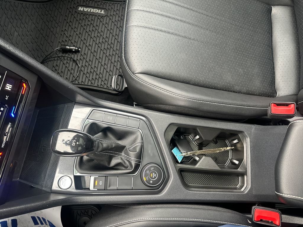 Used 2023 Volkswagen Tiguan SE w/ Panoramic Sunroof Package image 13