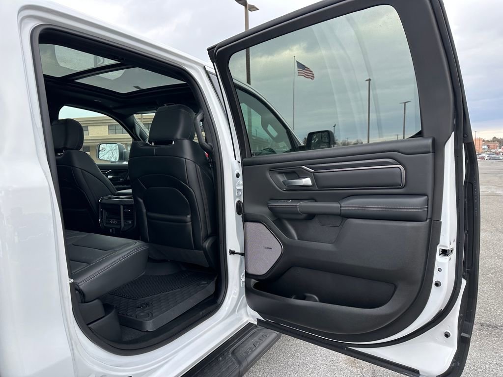 New 2026 RAM 1500 Laramie AWD/4WD image 17