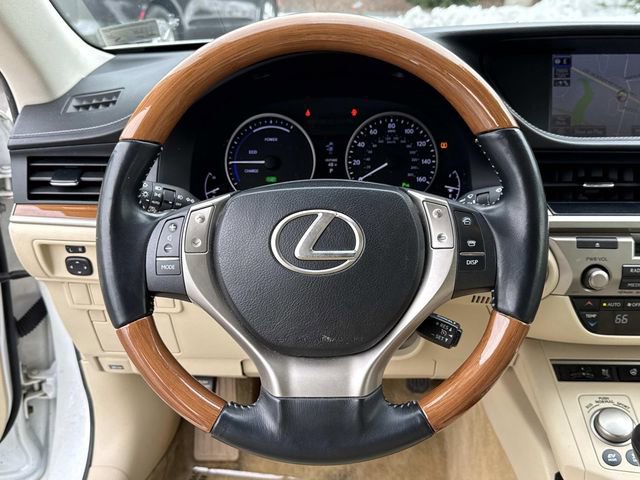 Used 2013 Lexus ES 300h w/ Luxury Pkg image 19