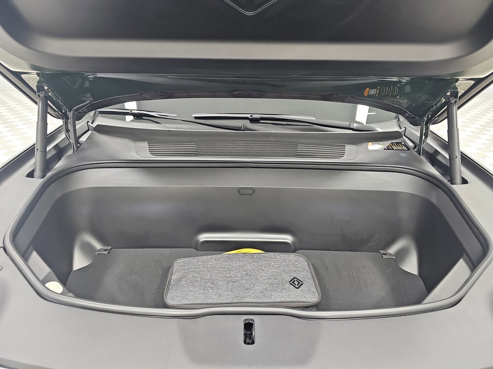 Used 2023 Rivian R1S Adventure AWD/4WD image 14